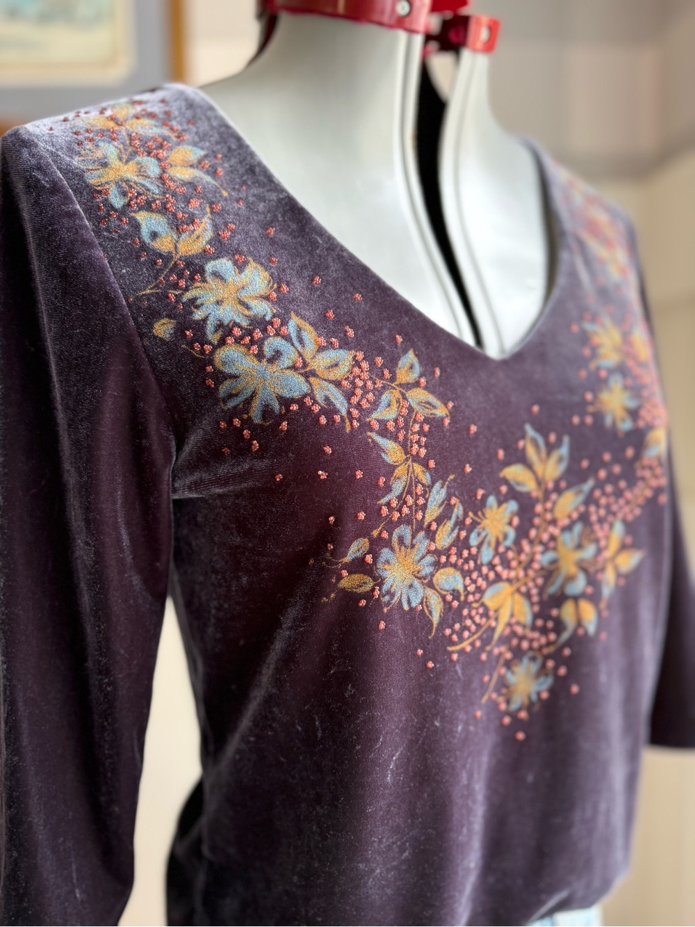 90’s Vintage Women's Floral V-Neck Velvet Top in Deep Plum Large - Picture 10 of 10